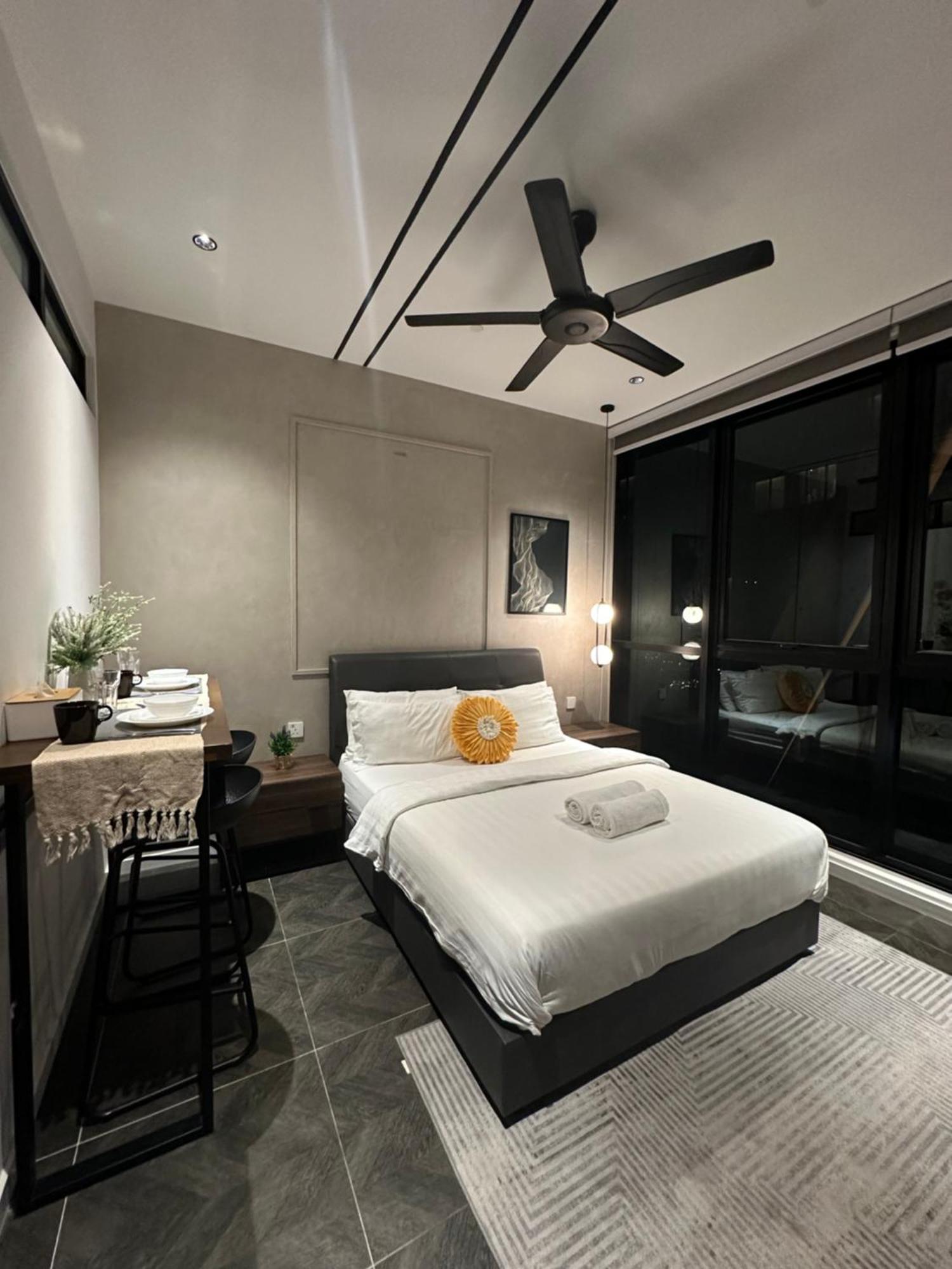 Scarletz Suites Klcc By Aura Куала-Лумпур Екстер'єр фото